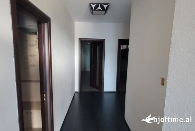 Shitet godine 5-kateshe multifunksionale ne Sauk