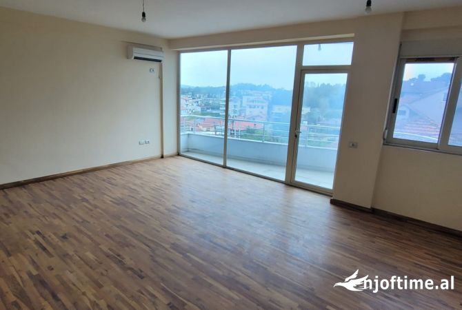 Ambiente Commerciale in Vendita 5+1 a Tirana - 700,000 Euro