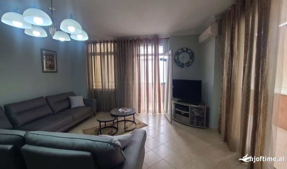 Shtepi me qera Apartament ne Tirane, 2+1, Mobilimi E mobiluar, Pagesa 800  Euro.