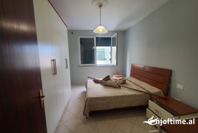 Shtepi me qera Apartament ne Tirane, 2+1, Mobilimi E mobiluar, Pagesa 800  Euro.