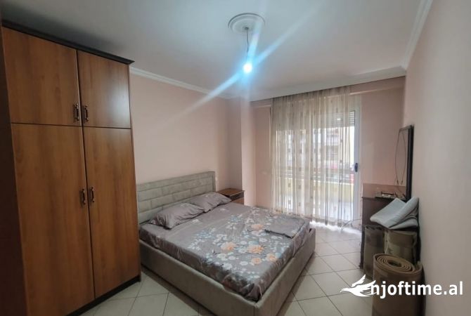 Shtepi me qera Apartament ne Tirane, 2+1, Mobilimi E mobiluar, Pagesa 450  Euro.