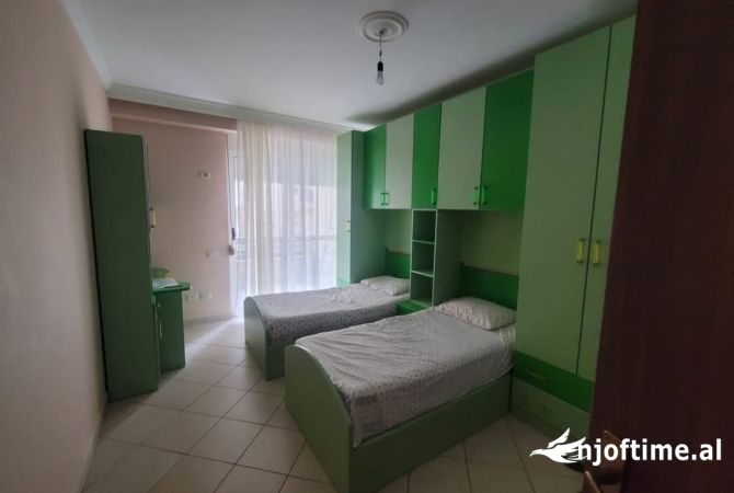 Shtepi me qera Apartament ne Tirane, 2+1, Mobilimi E mobiluar, Pagesa 450  Euro.