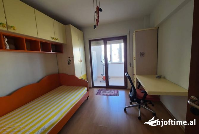 Shtepi me qera Apartament ne Tirane, 2+1, Mobilimi E mobiluar, Pagesa 650  Euro.