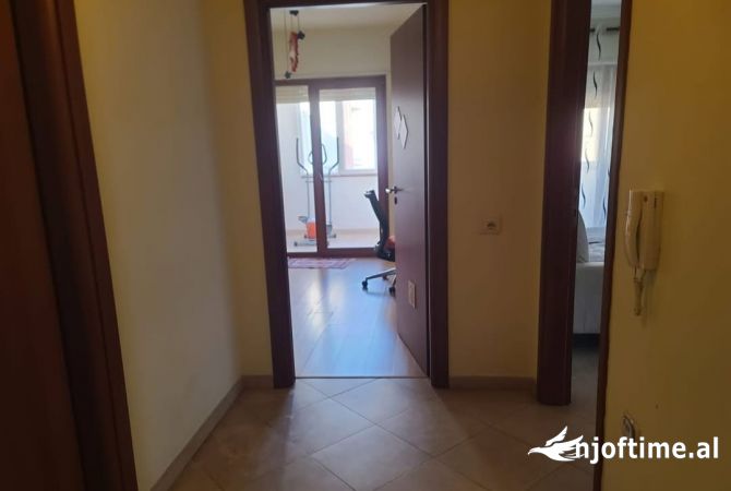 Shtepi me qera Apartament ne Tirane, 2+1, Mobilimi E mobiluar, Pagesa 650  Euro.