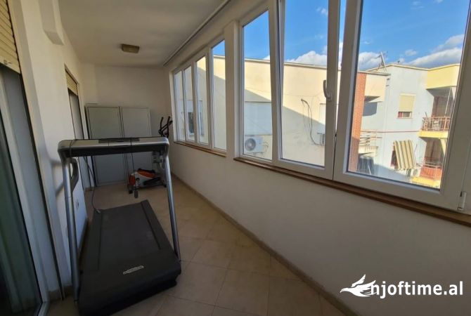 Shtepi me qera Apartament ne Tirane, 2+1, Mobilimi E mobiluar, Pagesa 650  Euro.