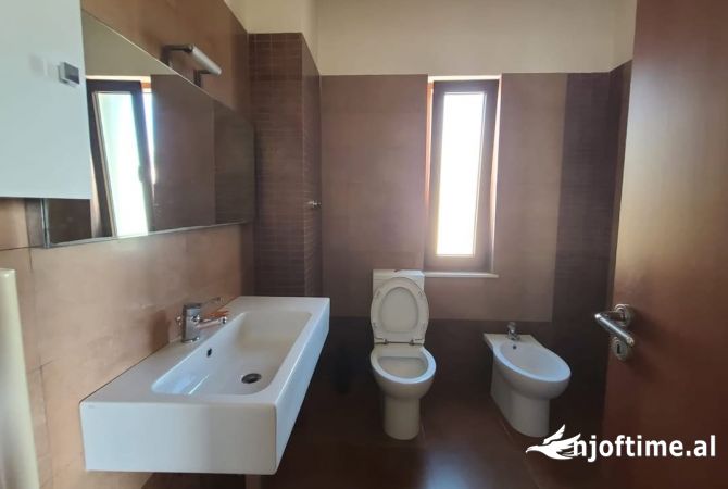 Shtepi me qera Apartament ne Tirane, 2+1, Mobilimi E mobiluar, Pagesa 650  Euro.