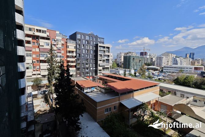 Shtepi ne shitje Apartament ne Tirane, 2+1, Mobilimi Bosh, pa mobiluar, Pagesa 242,500  Euro.