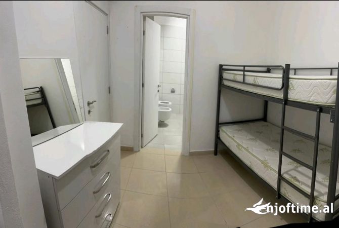 Shtepi me qera Apartament ne Tirane, 2+1, Mobilimi E mobiluar, Pagesa 500  Euro.