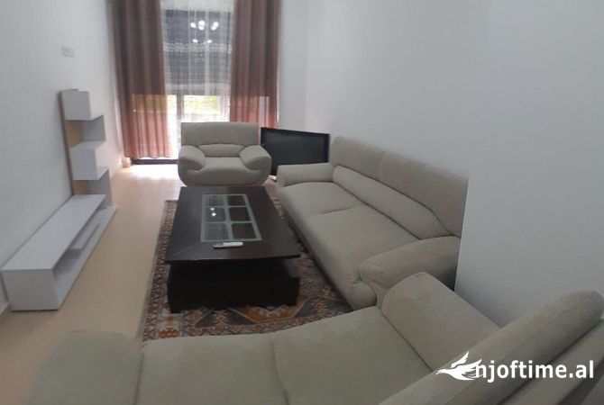 Shtepi me qera 1+1 ne Tirane - 40,000 Leke