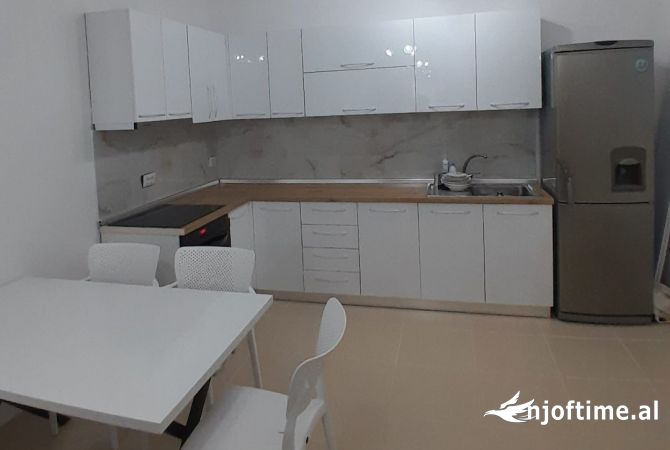 Shtepi me qera 1+1 ne Tirane - 40,000 Leke