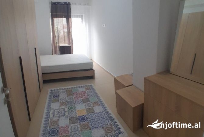 Shtepi me qera Apartament ne Tirane, 1+1, Mobilimi E mobiluar, Pagesa 40,000  Leke.