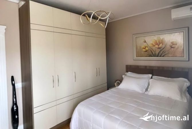 Shtepi me qera Apartament ne Tirane, 2+1, Mobilimi E mobiluar, Pagesa 1,200  Euro.