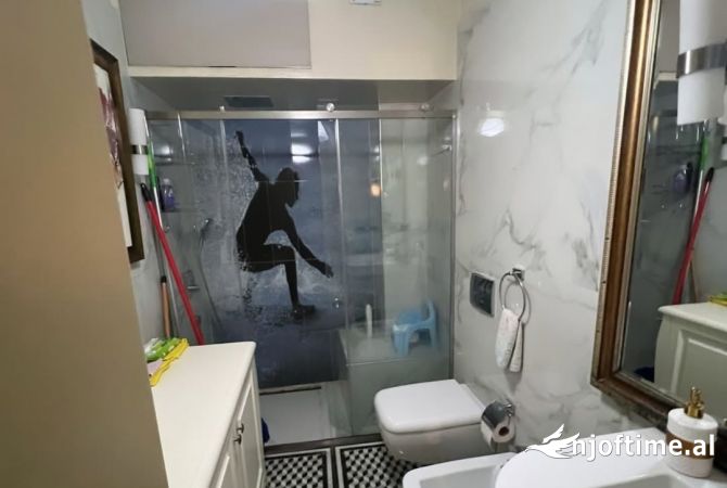 Shtepi ne shitje Apartament ne Tirane, 3+1, Mobilimi E mobiluar, Pagesa 175,000  Euro.