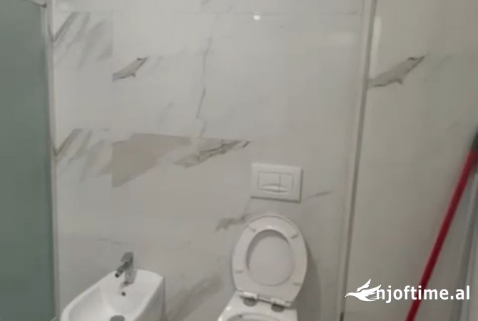 Shtepi ne shitje Apartament ne Tirane, 2+1, Mobilimi E mobiluar, Pagesa 140,000  Euro.