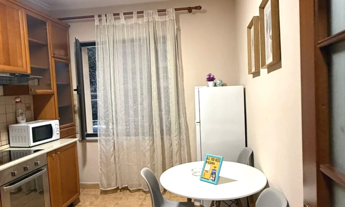 Shtepi me qera Apartament ne Tirane, 2+1, Mobilimi E mobiluar, Pagesa 600  Euro.