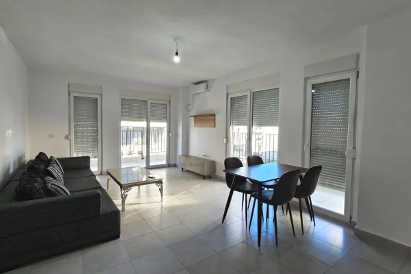 Apartament 2+1 me qira Vendndodhja: Ne fund te rruges "5 Maji"