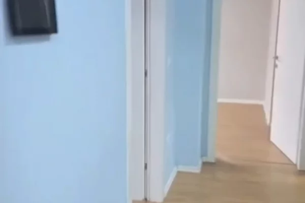 Ambient biznesi me qera 3+1 ne Tirane - 800 Euro