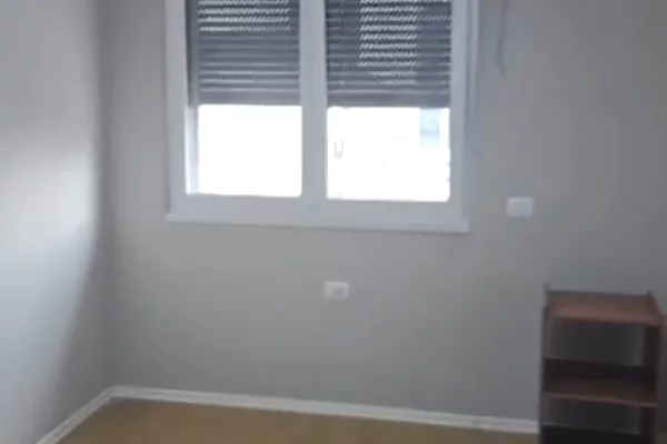 Jepet me qera apartament bosh 2+1+post parkimi me qera ne Qender