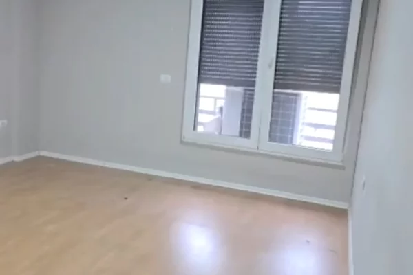 Ambient biznesi me qera 3+1 ne Tirane - 800 Euro