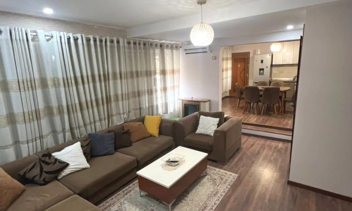 Shtepi me qera Apartament ne Tirane, 3+1, Mobilimi E mobiluar, Pagesa 60,000  Leke.