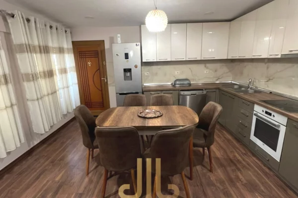 Shtepi me qera Apartament ne Tirane, 3+1, Mobilimi E mobiluar, Pagesa 60,000  Leke.