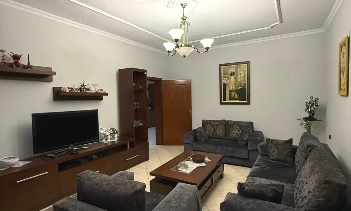 Shtepi me qera Apartament ne Tirane, 2+1, Mobilimi E mobiluar, Pagesa 65,000  Leke.