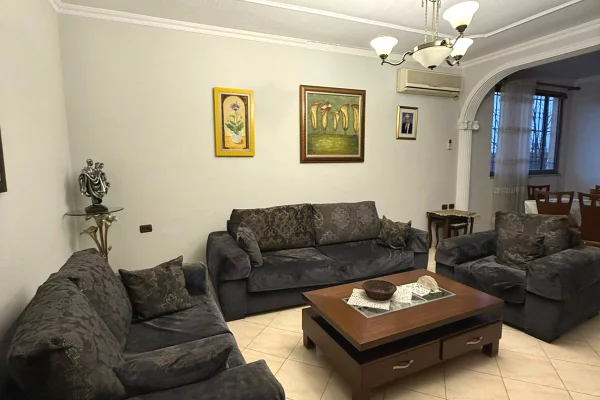 Shtepi me qera Apartament ne Tirane, 2+1, Mobilimi E mobiluar, Pagesa 65,000  Leke.