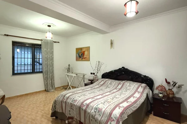 Shtepi me qera Apartament ne Tirane, 2+1, Mobilimi E mobiluar, Pagesa 65,000  Leke.