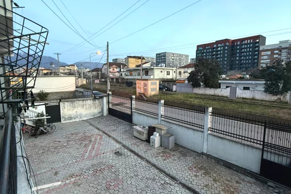 Shtepi me qera Apartament ne Tirane, 2+1, Mobilimi E mobiluar, Pagesa 65,000  Leke.