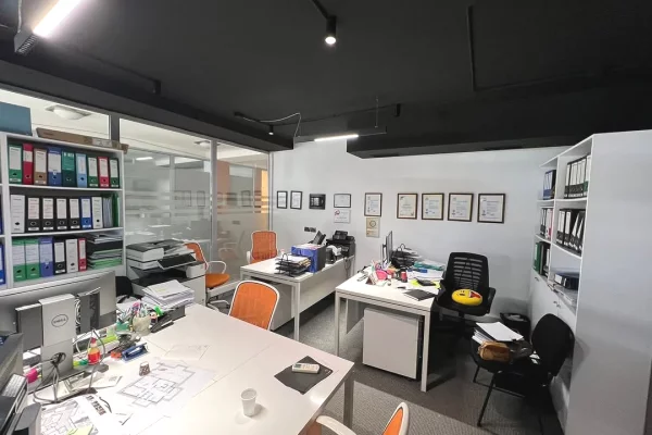 Ambient biznesi me qera 3+1 ne Tirane - 1,100 Euro