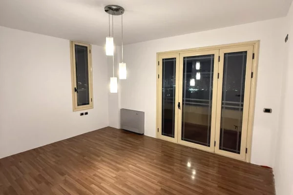 Shtepi ne shitje Apartament ne Tirane, 2+1, Mobilimi Bosh, pa mobiluar, Pagesa 350,000  Euro.