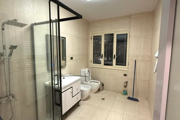 Shtepi ne shitje Apartament ne Tirane, 2+1, Mobilimi Bosh, pa mobiluar, Pagesa 350,000  Euro.