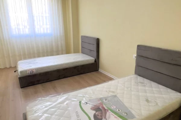 Shtepi me qera Apartament ne Tirane, 2+1, Mobilimi E mobiluar, Pagesa 55,000  Leke.