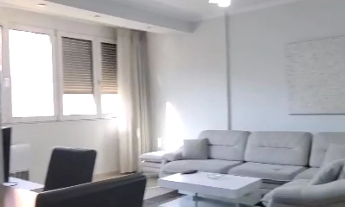 Shtepi me qera Apartament ne Tirane, 3+1, Mobilimi E mobiluar, Pagesa 1,000  Euro.