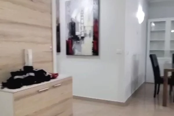 Shtepi me qera Apartament ne Tirane, 3+1, Mobilimi E mobiluar, Pagesa 1,000  Euro.