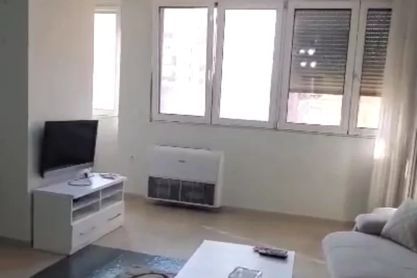 Shtepi me qera Apartament ne Tirane, 3+1, Mobilimi E mobiluar, Pagesa 1,000  Euro.