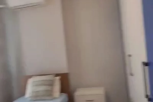 Shtepi me qera Apartament ne Tirane, 3+1, Mobilimi E mobiluar, Pagesa 1,000  Euro.