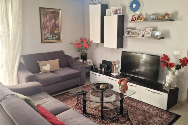 Shitet apartament 3+1+2 tualete te Rruga e Kosovareve