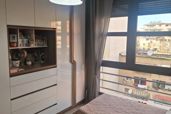 Shtepi ne shitje Apartament ne Tirane, 3+1, Mobilimi E mobiluar, Pagesa 415,000  Euro.