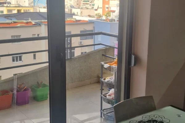 Shtepi ne shitje Apartament ne Tirane, 3+1, Mobilimi E mobiluar, Pagesa 415,000  Euro.