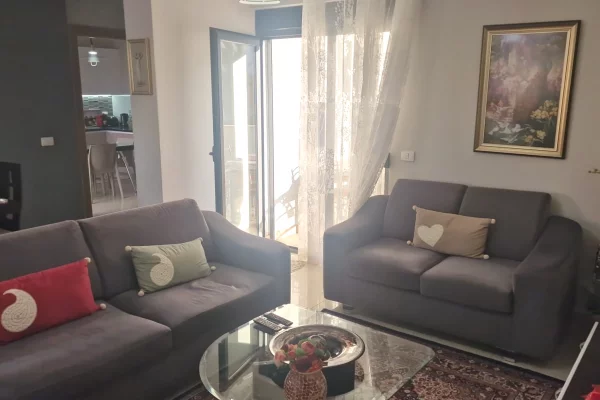 Shtepi ne shitje Apartament ne Tirane, 3+1, Mobilimi E mobiluar, Pagesa 415,000  Euro.
