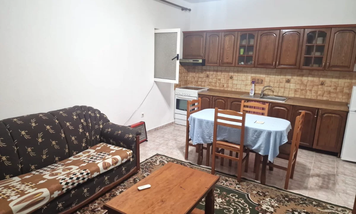 Shtepi me qera Apartament ne Tirane, 2+1, Mobilimi E mobiluar, Pagesa 450  Euro.