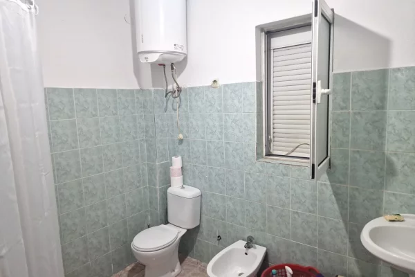 Shtepi me qera Apartament ne Tirane, 2+1, Mobilimi E mobiluar, Pagesa 450  Euro.