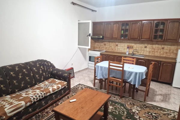 Shtepi me qera 2+1 ne Tirane - 450 Euro