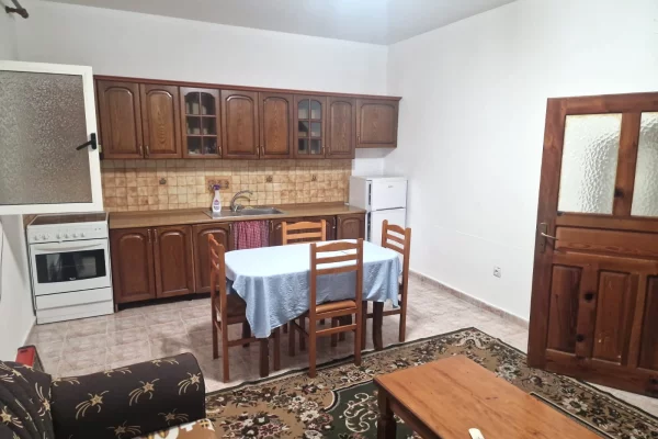 Shtepi me qera Apartament ne Tirane, 2+1, Mobilimi E mobiluar, Pagesa 450  Euro.