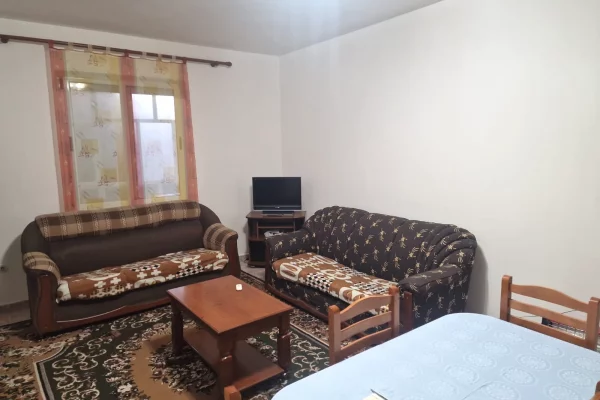 Shtepi me qera Apartament ne Tirane, 2+1, Mobilimi E mobiluar, Pagesa 450  Euro.