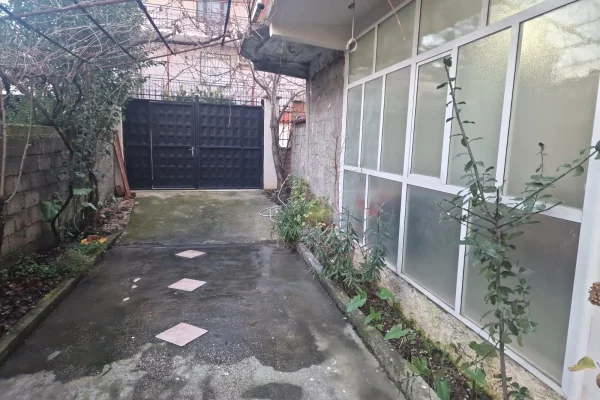 Shtepi me qera Apartament ne Tirane, 2+1, Mobilimi E mobiluar, Pagesa 450  Euro.