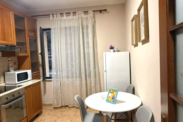 Shtepi me qera 2+1 ne Tirane - 600 Euro