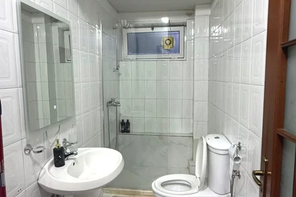 Shtepi me qera Apartament ne Tirane, 2+1, Mobilimi E mobiluar, Pagesa 600  Euro.