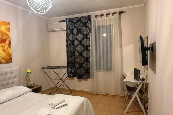 Shtepi me qera Apartament ne Tirane, 2+1, Mobilimi E mobiluar, Pagesa 600  Euro.